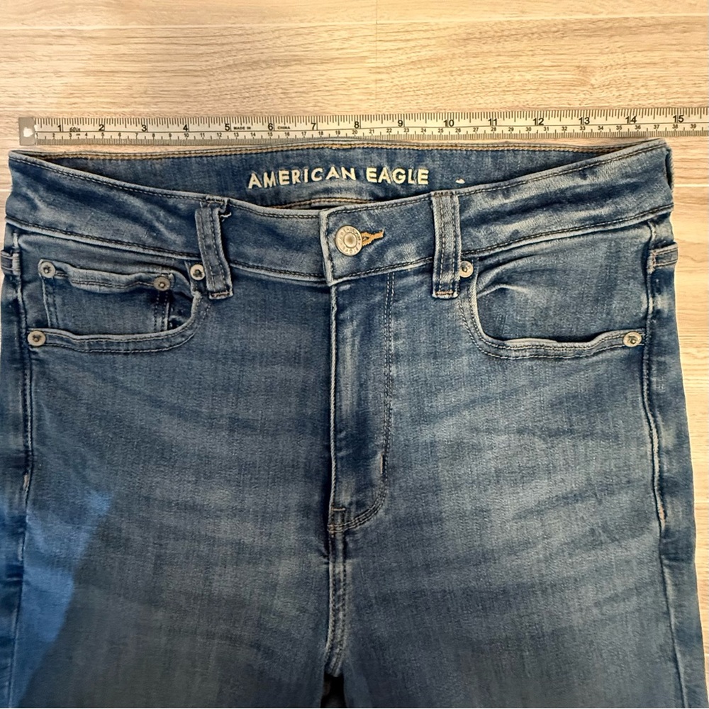 American Eagle Super Hi-Rise Flare Jeans — Size 6 Regular - Picture 6 of 11